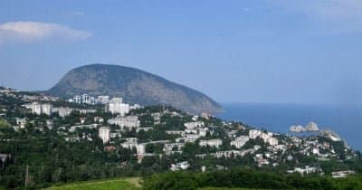 Soldier's shooting spree kills four in Crimea, exposing cracks in Russian control