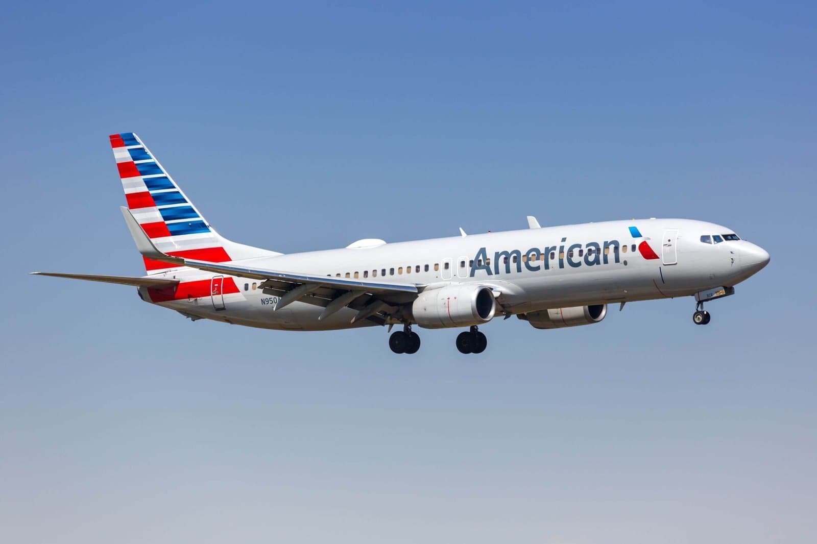 American Airlines shares drop 8% as fuel costs gut 2026 earnings forecast