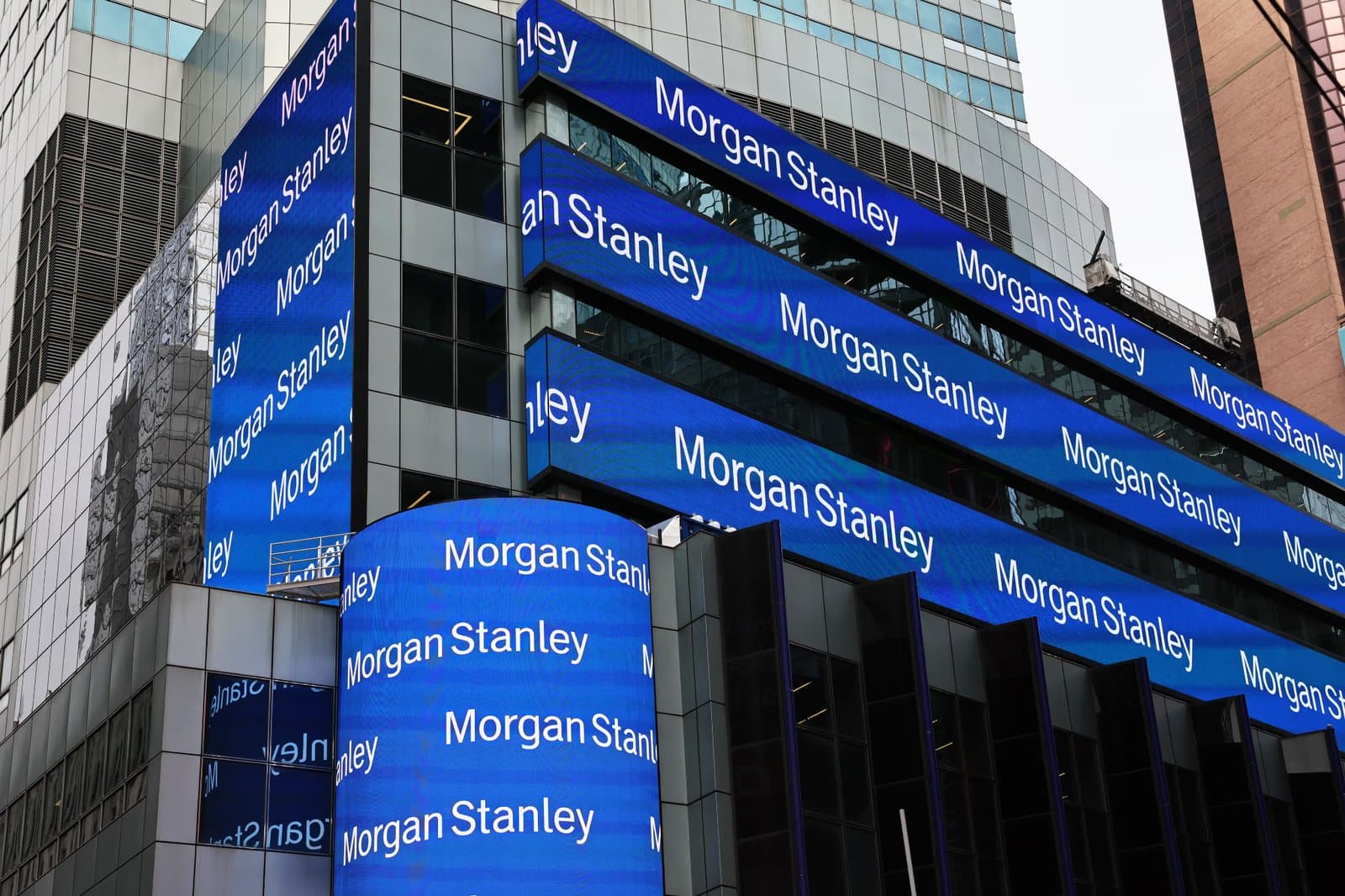 Morgan Stanley Adds Ethereum and Solana Trusts as MemeToro Kicks Off Public Development