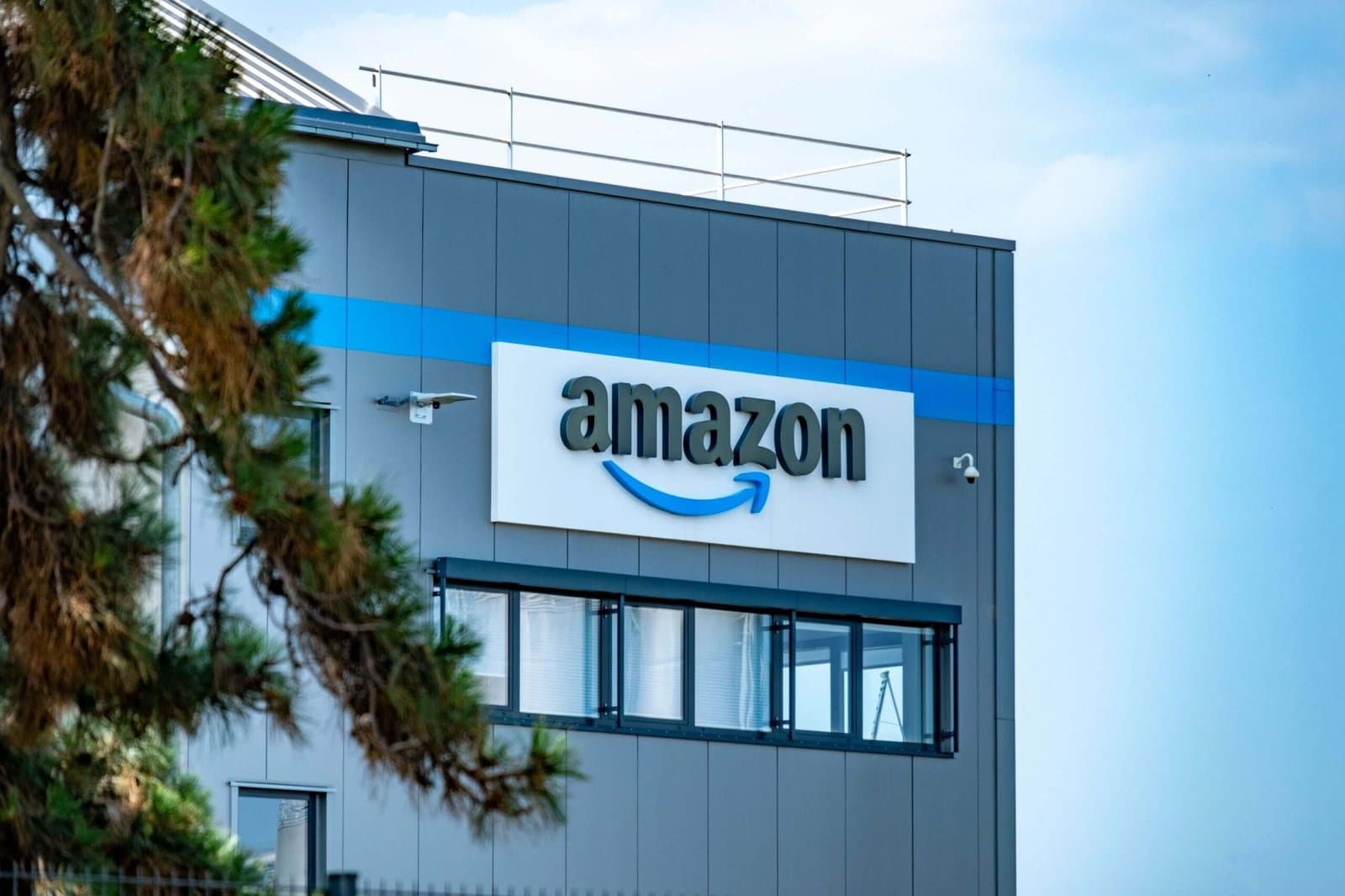 Amazon Sets Sights on $196 Billion Revenue as Q2 Earnings Loom