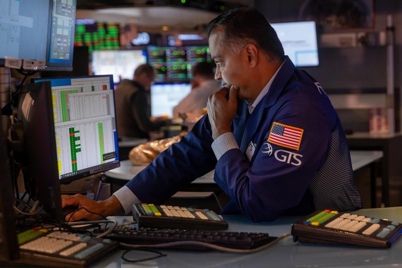 Wall Street Cautious as $90 Trillion Crypto Trading Product Reaches U.S. Markets