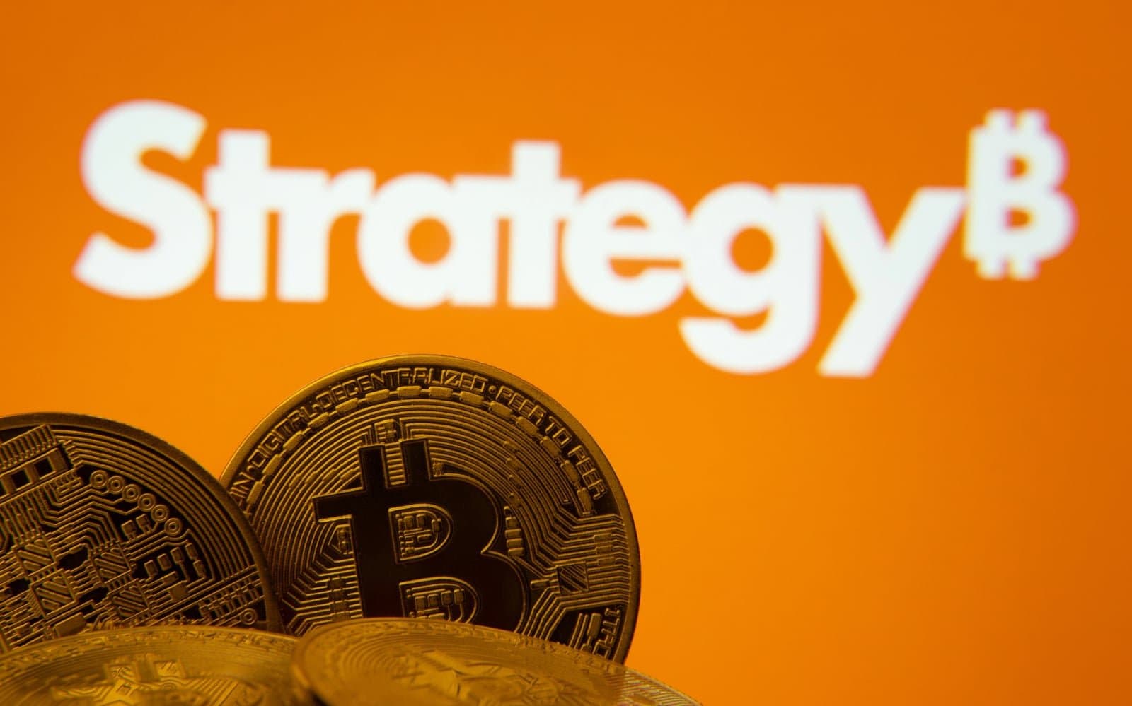 Strategy CEO Revamps Share Issuance Formula as Stock Plunges Beyond Bitcoin’s Decline