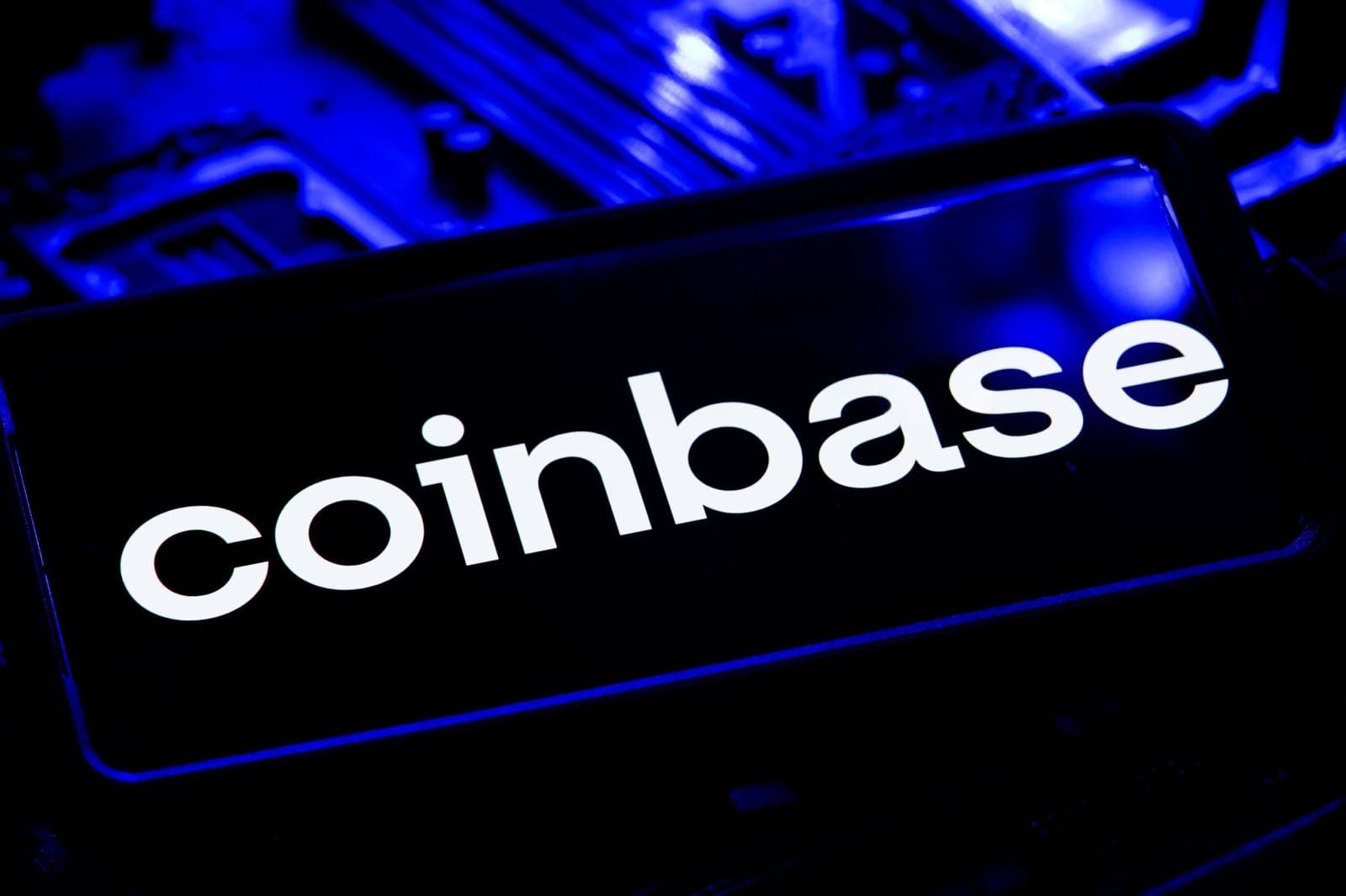 Coinbase Shares Rebound 3% After Missing Q2 Revenue Estimates