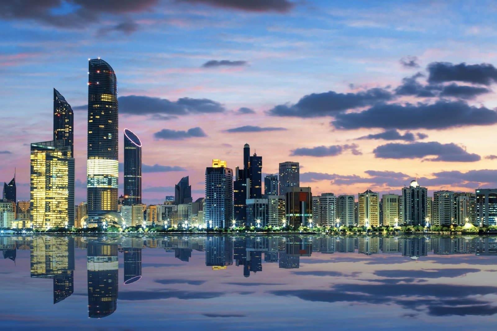 Coinbase Buys Into Mubadala Capital's Tokenized Fund Built on Base, Solana and Sui