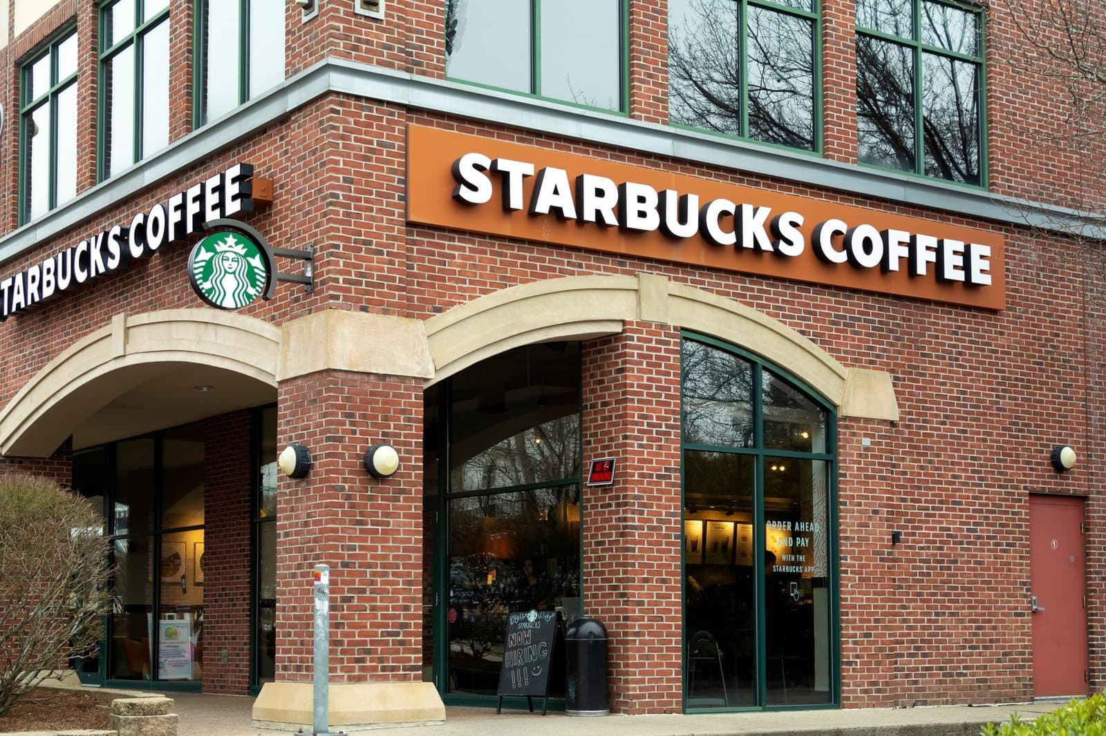 Starbucks Faces Mixed Expectations Ahead of Q3 Earnings Report