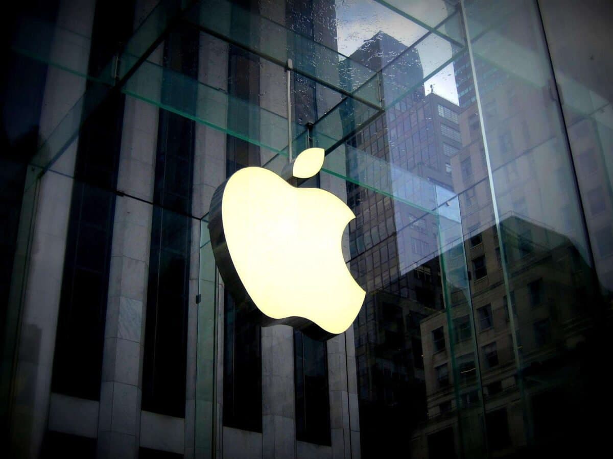 Apple Faces Lawsuit After Fake Bitcoin Wallet App Steals Nearly $2 Million