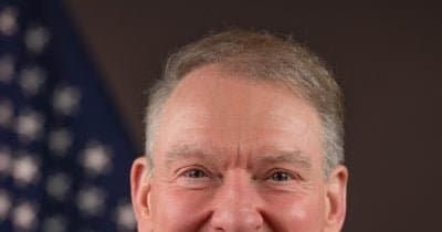 SEC Chairman Proposes Easier Public Listing Rules to Boost Young Companies