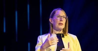 SEC's Hester Peirce Puts DeFi Vault Curators on Notice Over Securities Rules