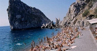 What Does the Ongoing Tourism in Crimea Indicate for Regional Stability?