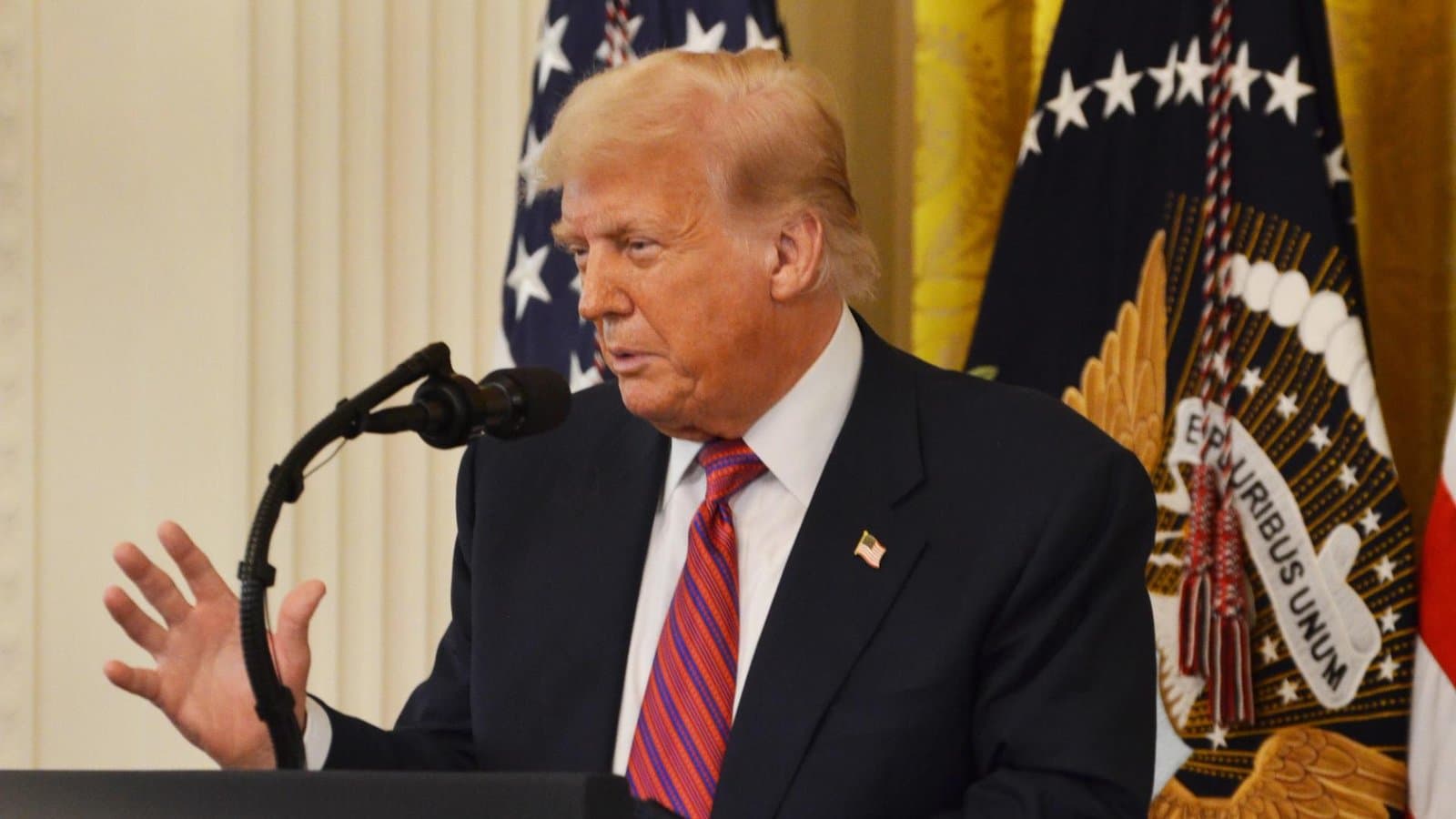 Senate's Clarity Act Draft Puts Limits on Trump's Crypto Dealings