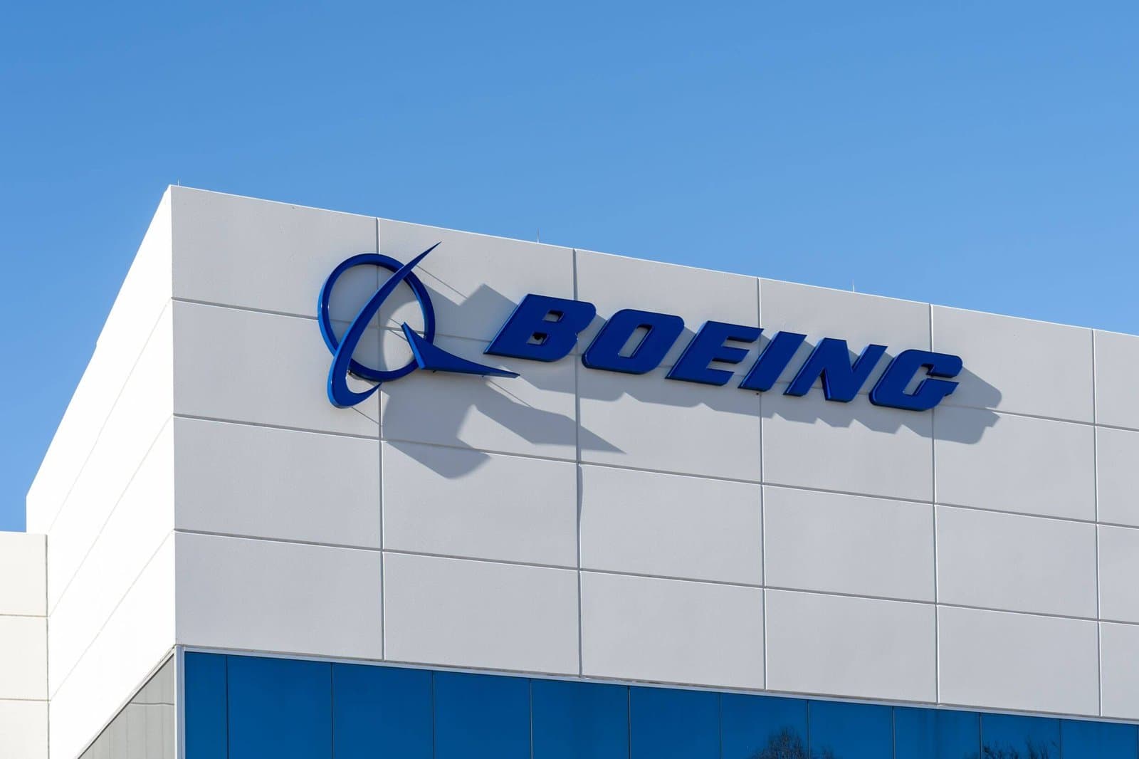 Boeing bounces 8% on MAX 7 green light, but the real game is the MAX 10