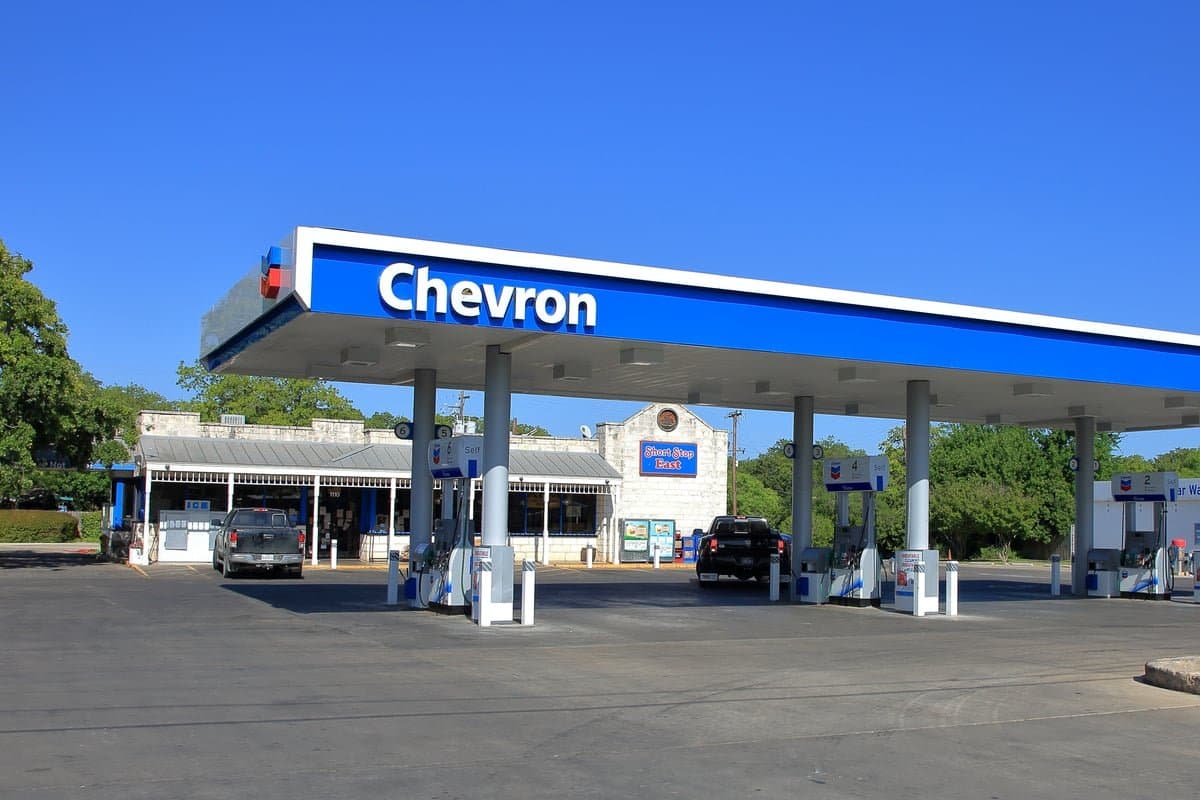 Chevron Shares Rise on Strong Q2 Profit and Long-Term Microsoft Power Contract