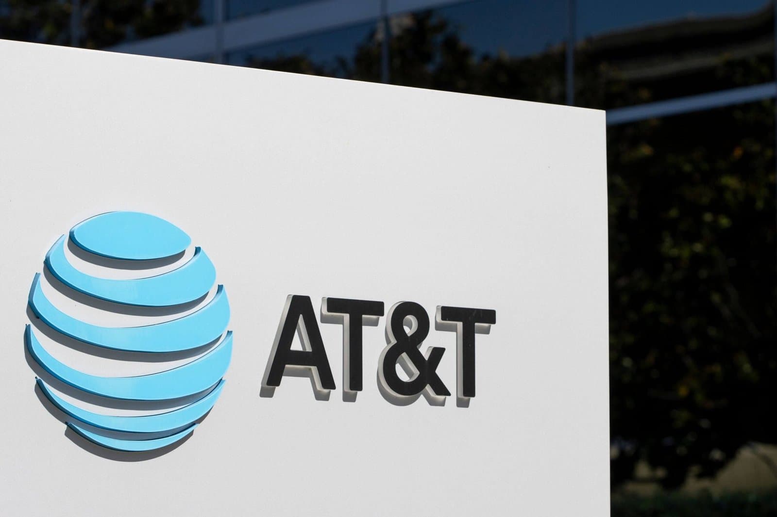 AT&T Shares Surge After Q2 Earnings Surpass Expectations
