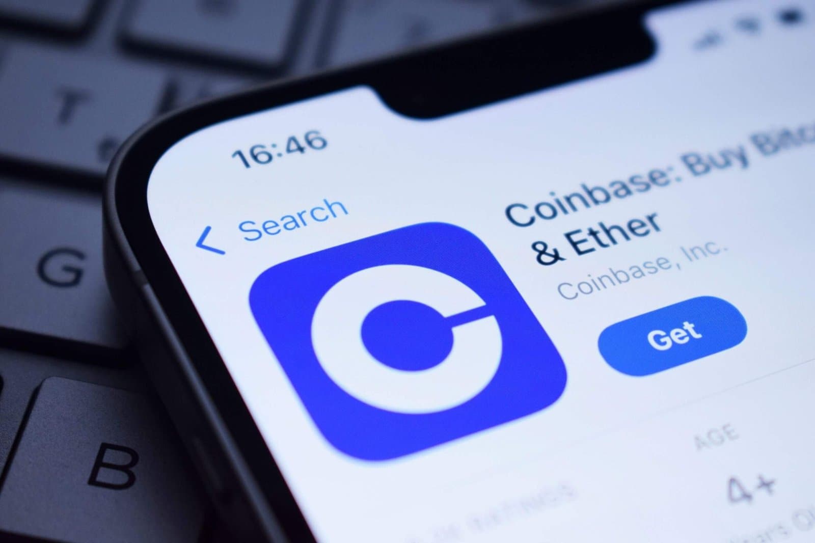 What Coinbase’s Surge Reveals About Crypto Regulation and Tokenized Stocks