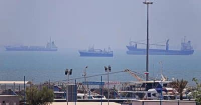 Iran Halts Strait of Hormuz Talks, Elevating Pressure on Trump Amid Rising Strains