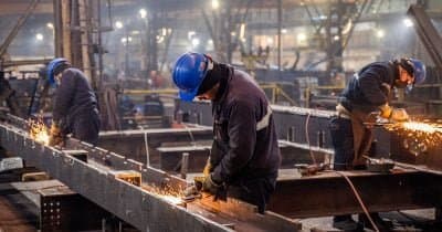 US manufacturing hits overdrive, factory hiring surges amid policy push