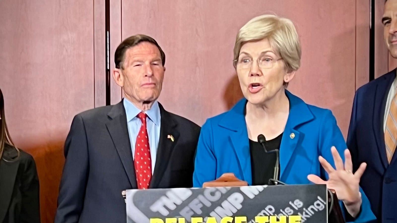 Warren and Blumenthal push SEC to examine Trump memecoin losses as Clarity Act stalls