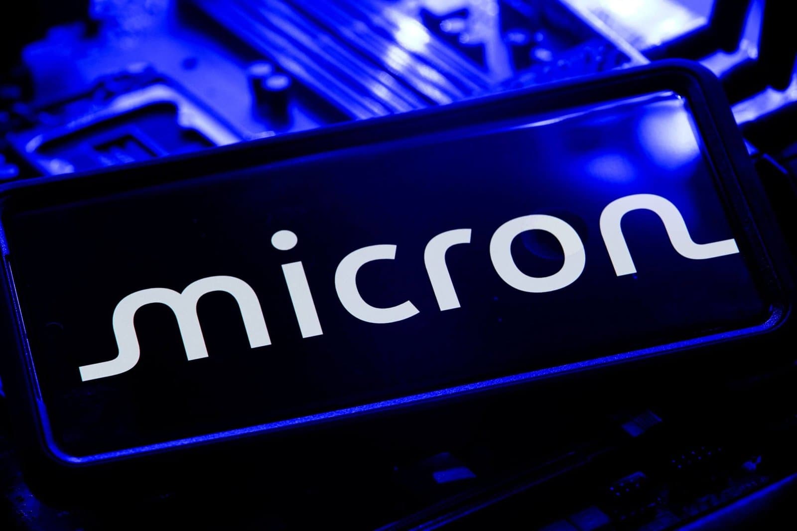 Micron Shares Drop 9% as China’s DRAM Capacity Raises Memory Market Worries