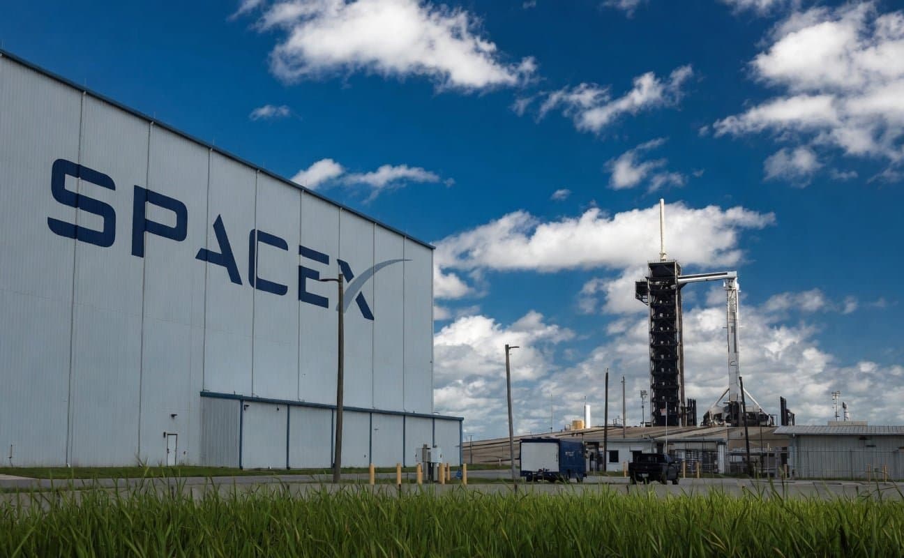 What SpaceX's Stock Volatility Means for Short Sellers and Investors