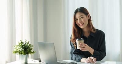 How AI Investments Challenge Job Market Assumptions